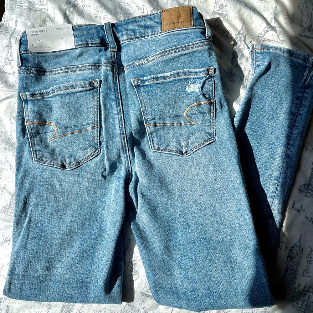 Denim American Eagle Jeans in the shade Faded Ways, Women’s Size 25 or 0